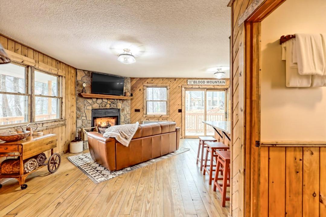 Photo of Livingroom in Blairsville