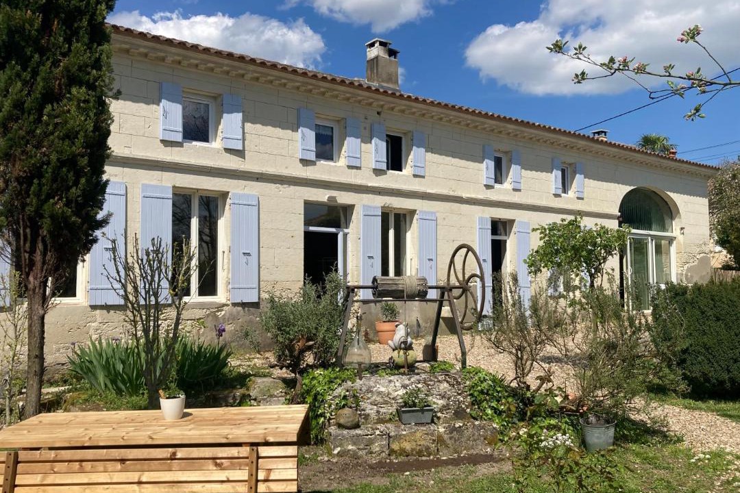 Photo of Buildings in Saint-Dizant-du-Gua