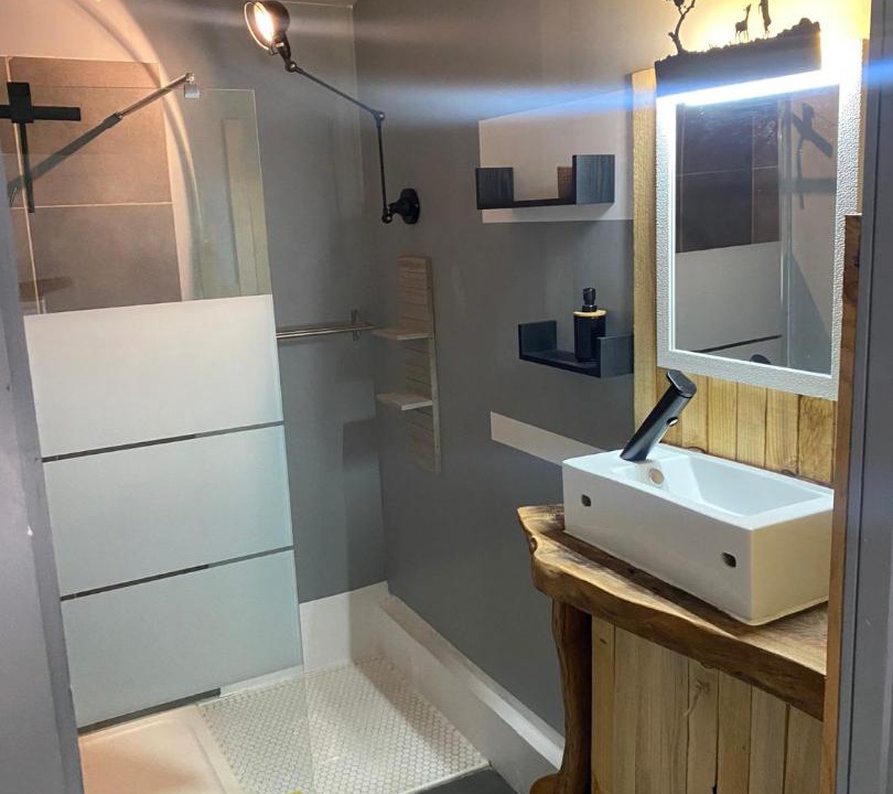 Photo of Bathroom in Maine-de-Boixe