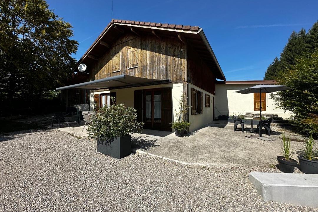 Photo of Buildings in Monnet-la-Ville