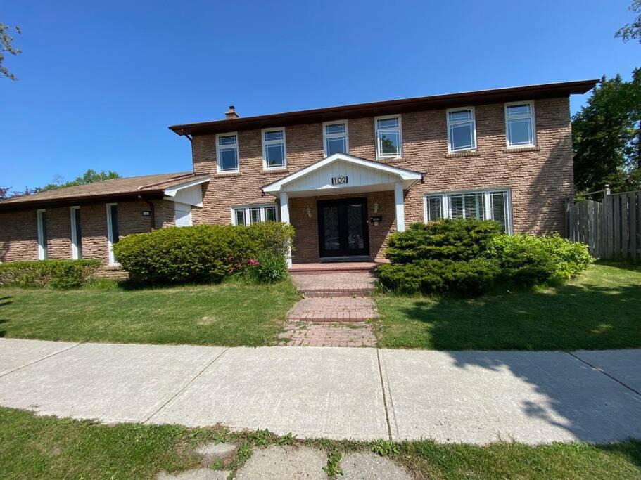 Photo of Buildings in Bayview Woods - Steeles
