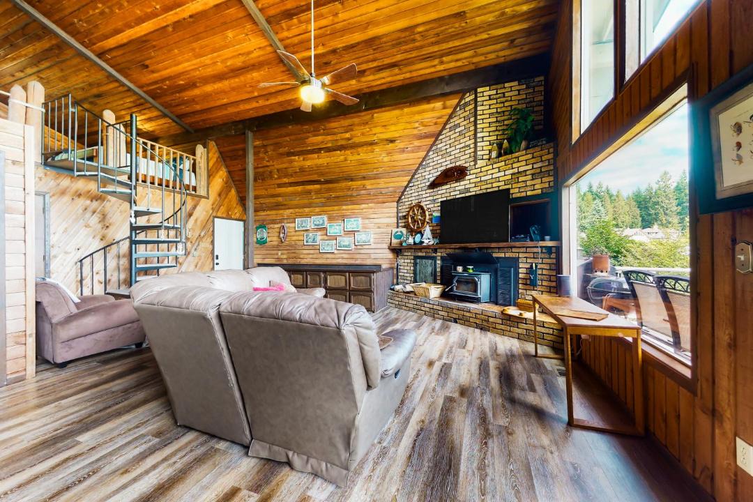 Photo of Livingroom in Anderson Island