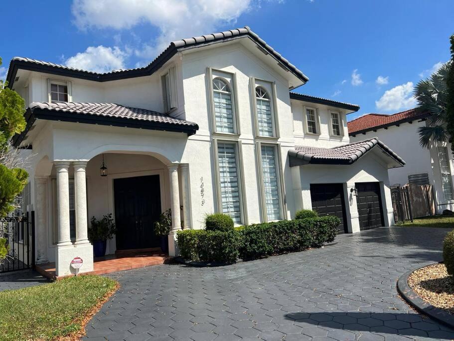 Photo of Buildings in Tamiami