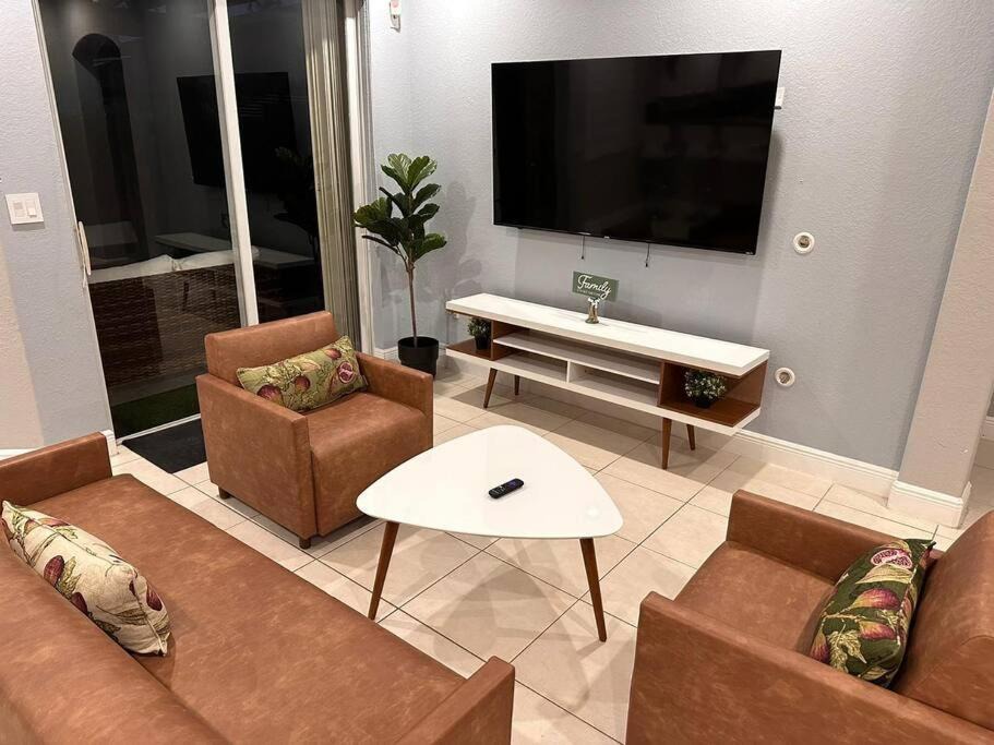 Photo of Livingroom in Tamiami