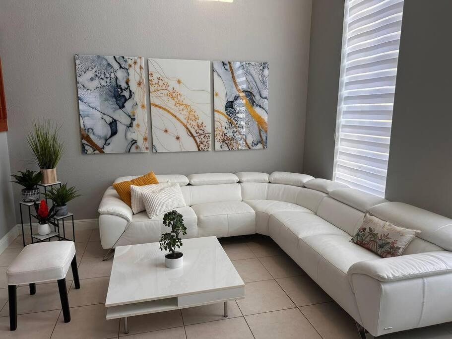 Photo of Livingroom in Tamiami