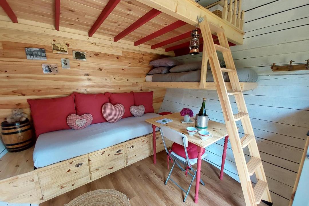 Photo of Others in Litteau