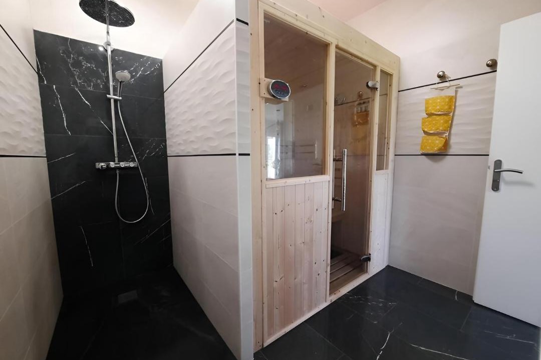 Photo of Bathroom in Milly-la-Foret