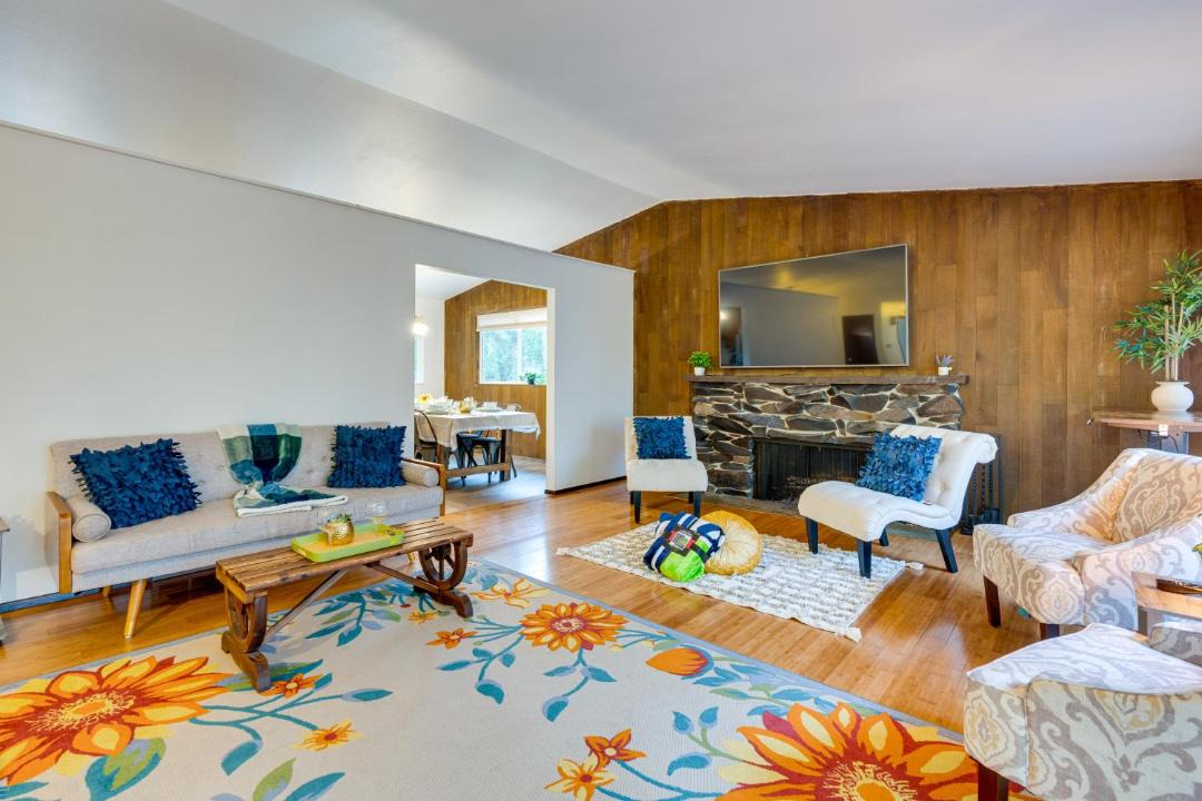 Photo of Livingroom in Lake Forest Park