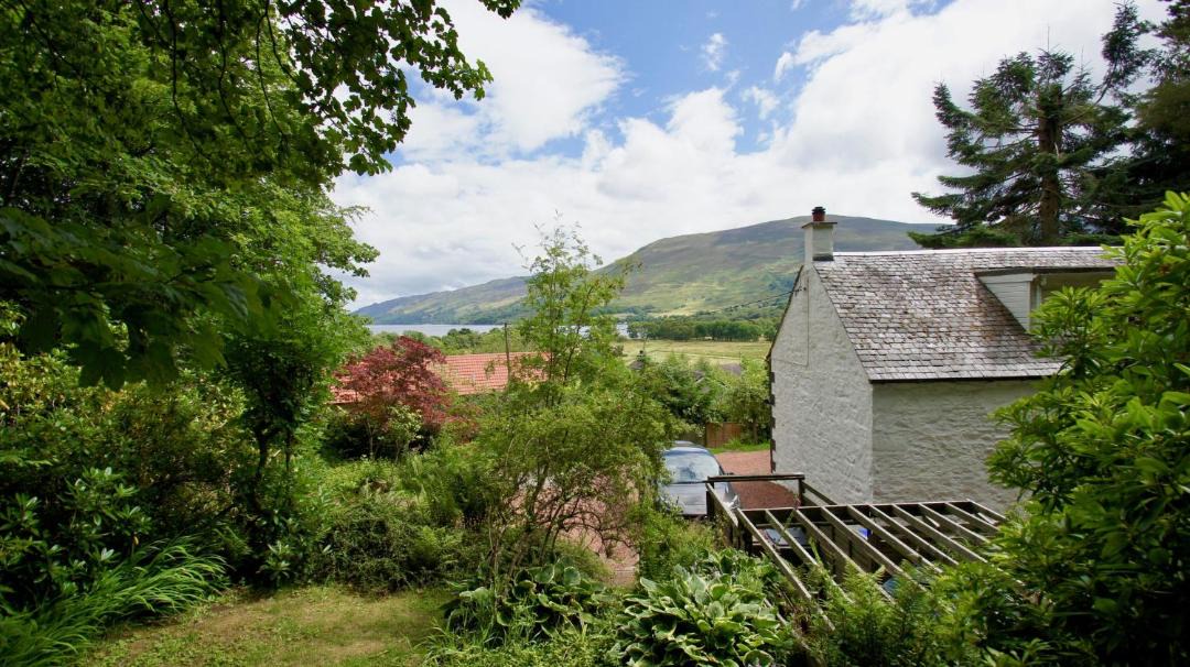 Photo of Buildings in Lochearnhead