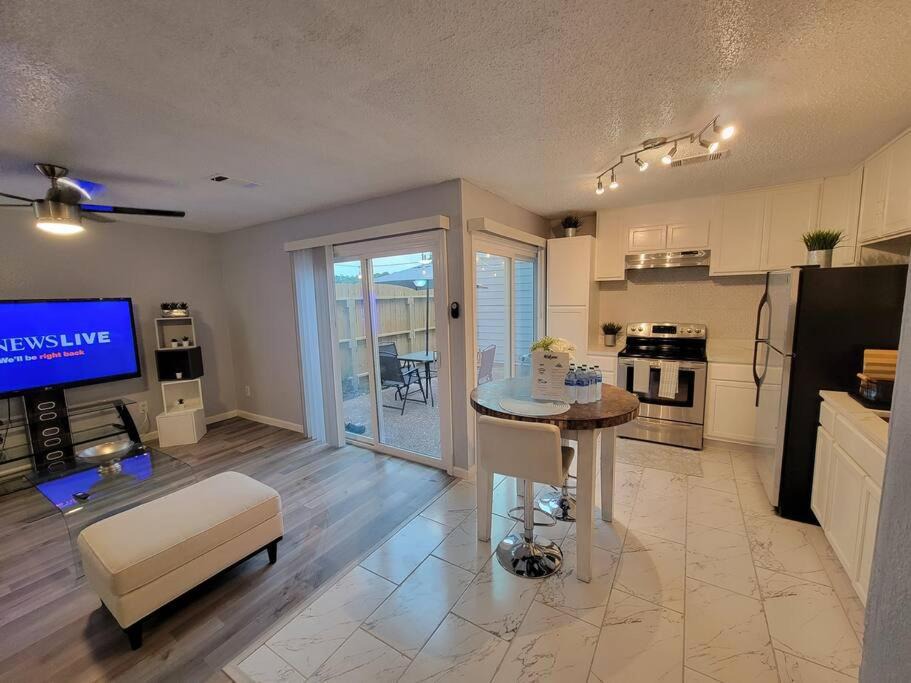 Photo of Livingroom in Northeast Houston