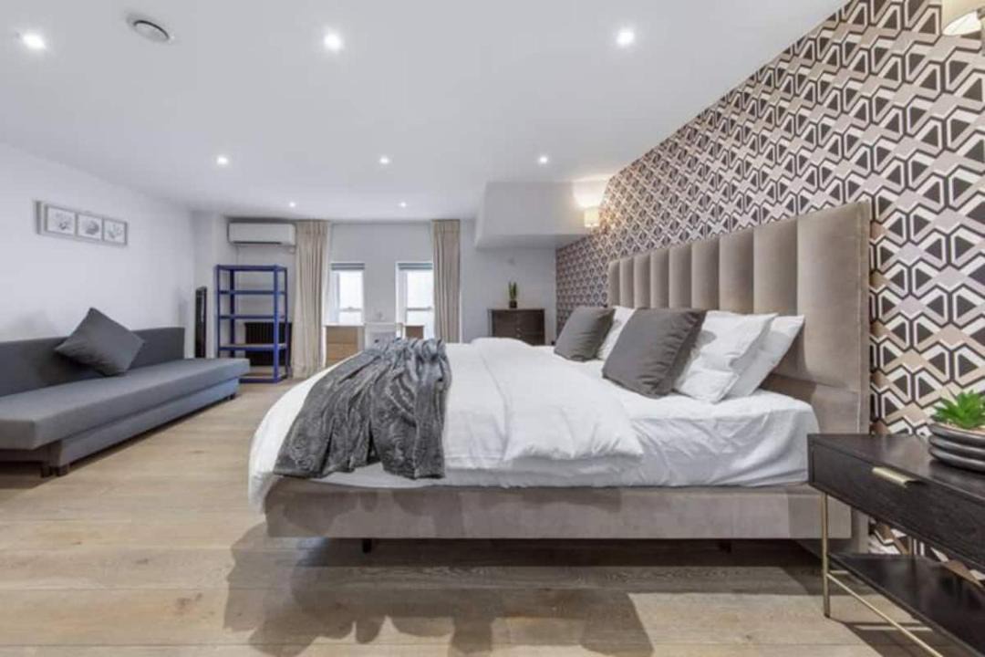 Photo of Others in Pimlico