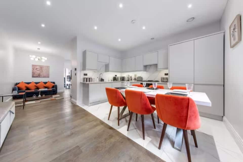 Photo of Others in Pimlico