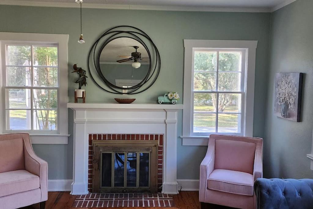 Photo of Livingroom in Midway