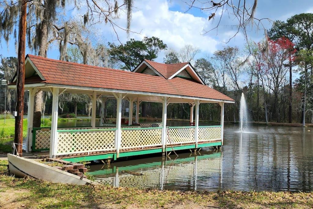 Photo of Buildings in Midway