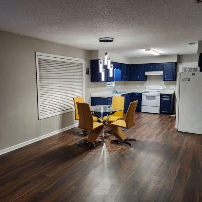 Photo of Livingroom in Midway