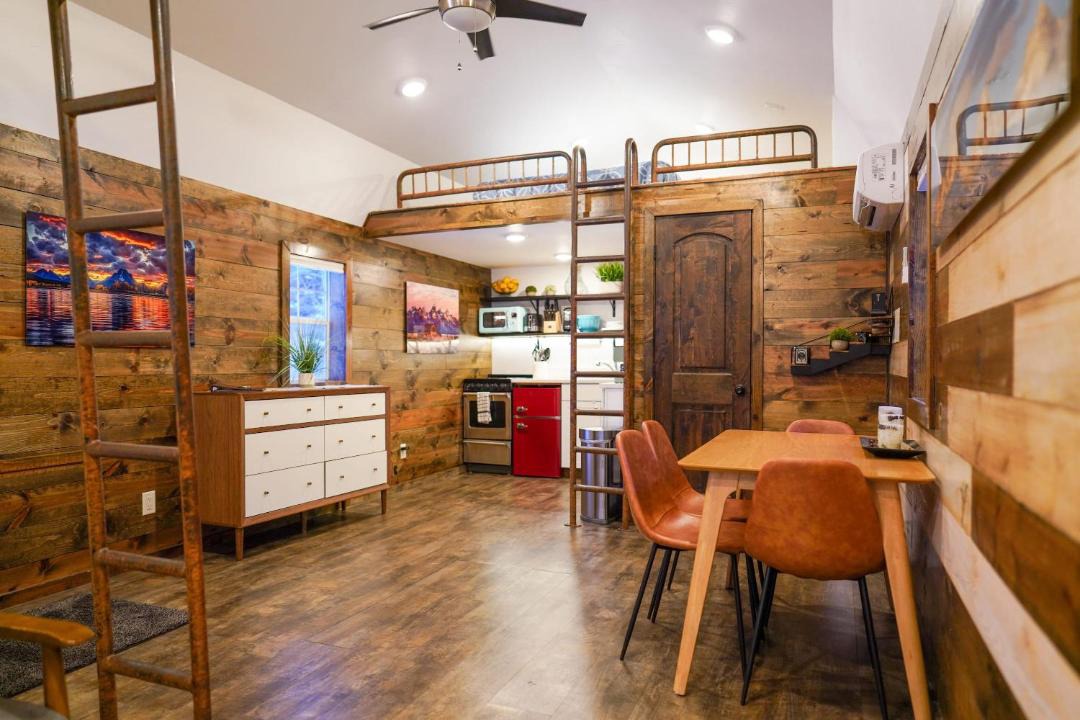 Photo of Livingroom in Victor