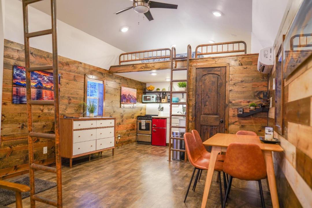 Photo of Livingroom in Victor