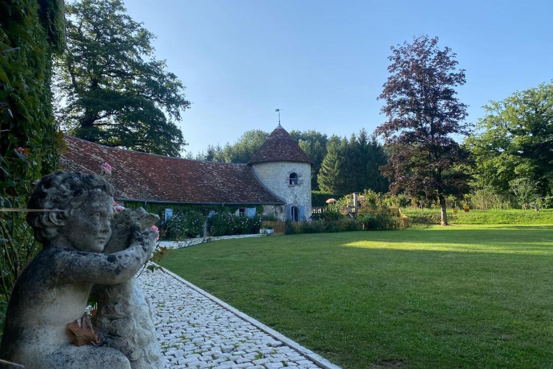 Photo of Buildings in Quingey