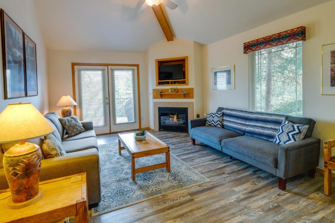 Photo of Livingroom in Klamath Falls