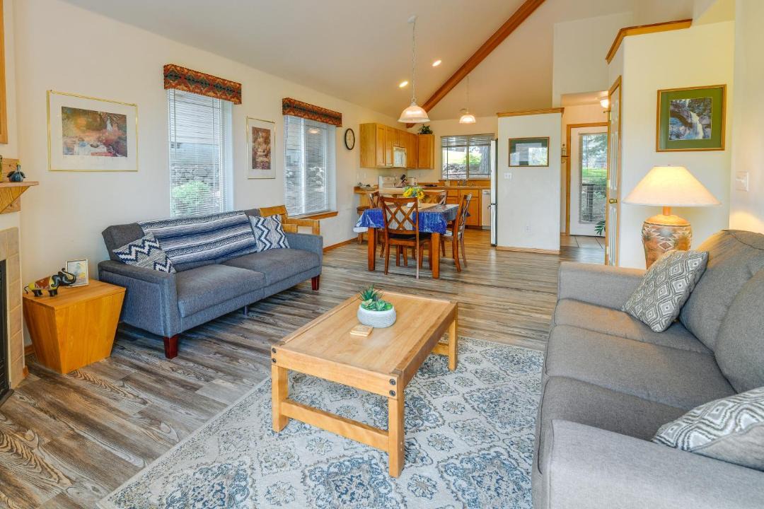 Photo of Livingroom in Klamath Falls