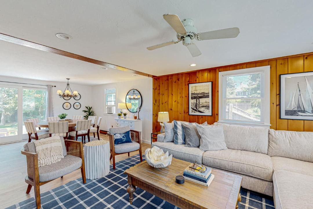 Photo of Livingroom in West of Town