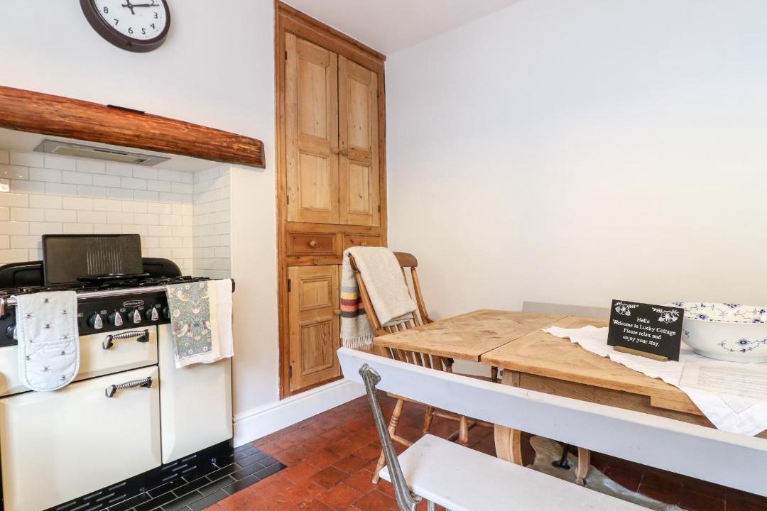 Photo of Others in Foxt