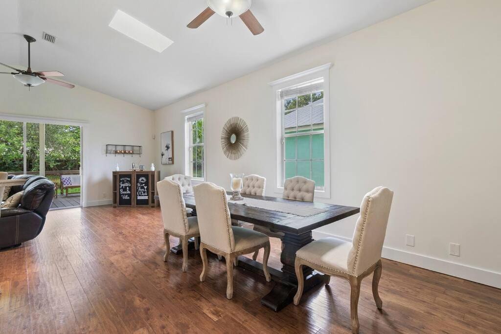 Photo of Livingroom in Old Jupiter Beach Road