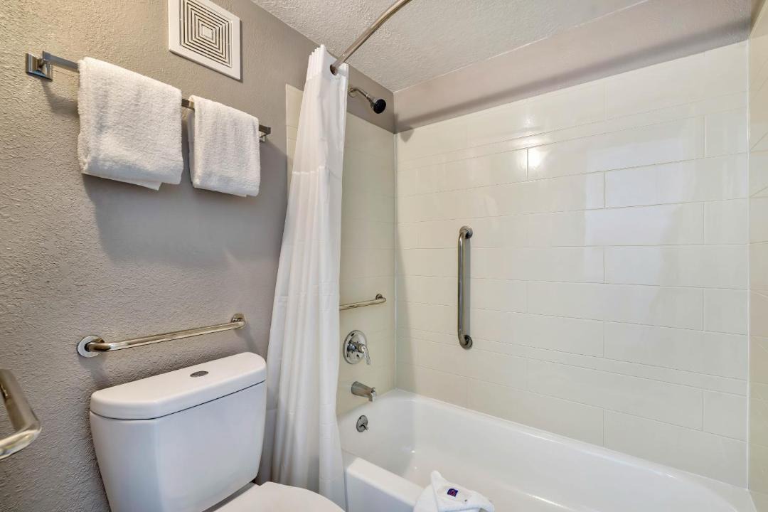 Photo of Bathroom in Effingham