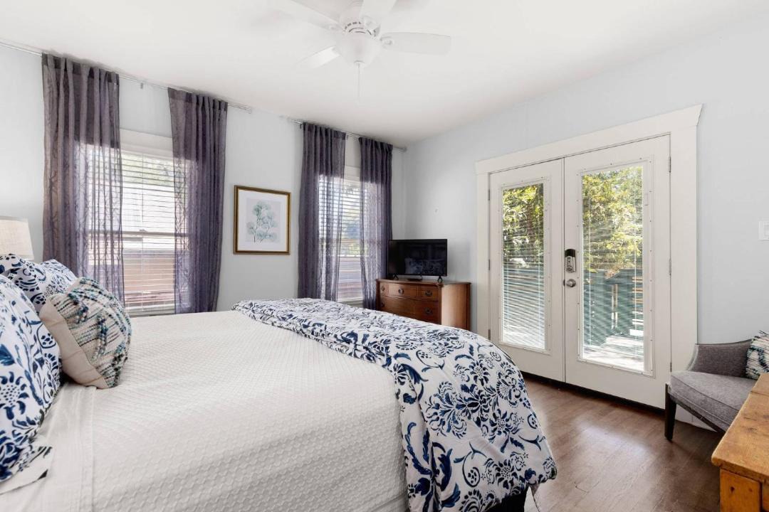 Photo of Bedroom in Midtown
