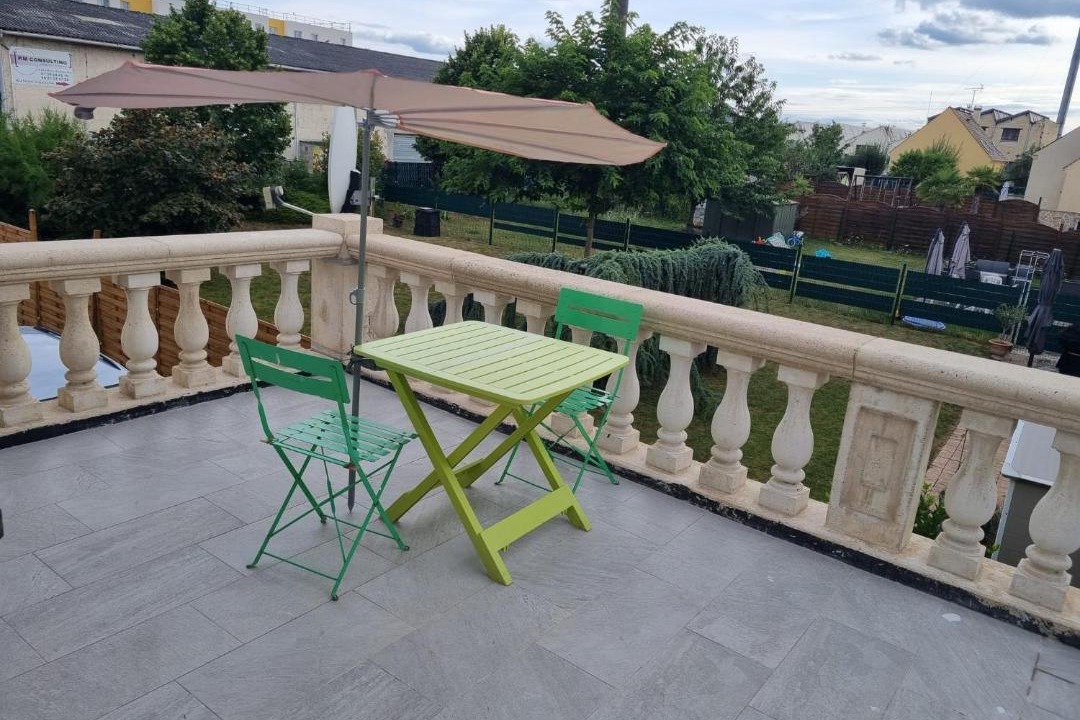 Photo of Others in Persan