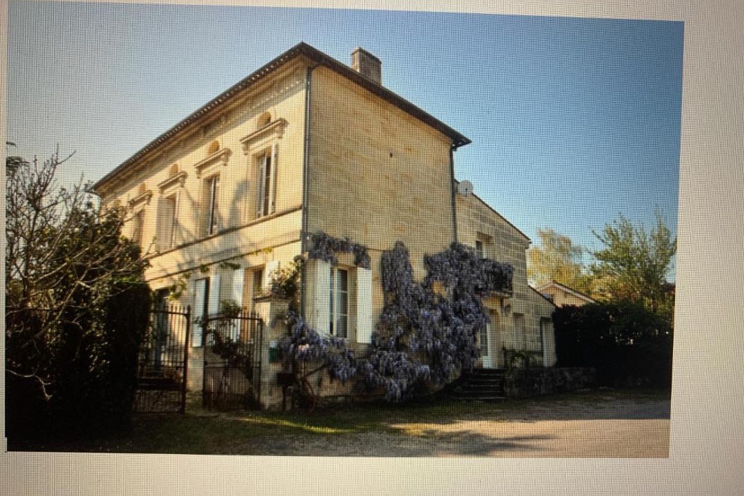 Photo of Buildings in Laruscade