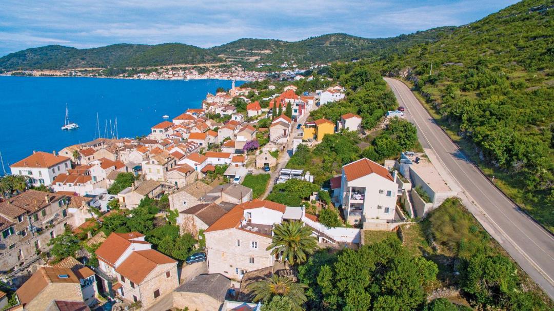Photo of Others in Vis