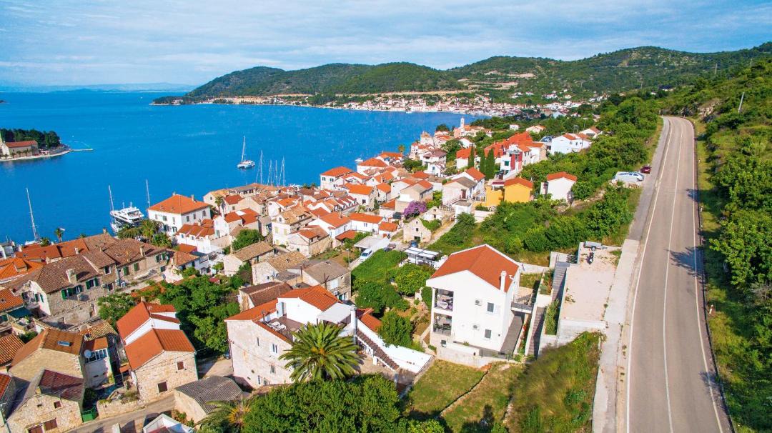 Photo of Others in Vis