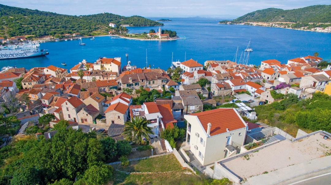 Photo of Others in Vis