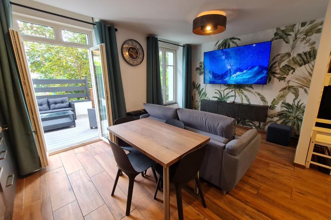 Photo of Livingroom in Poincare - Foch - Anatole France - Croix de Bourgogne