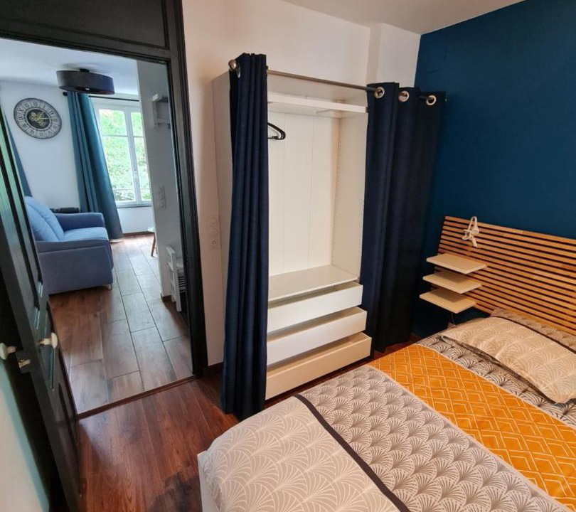 Photo of Bedroom in Poincare - Foch - Anatole France - Croix de Bourgogne