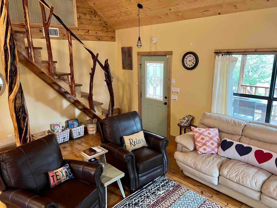 Photo of Livingroom in Uvalde