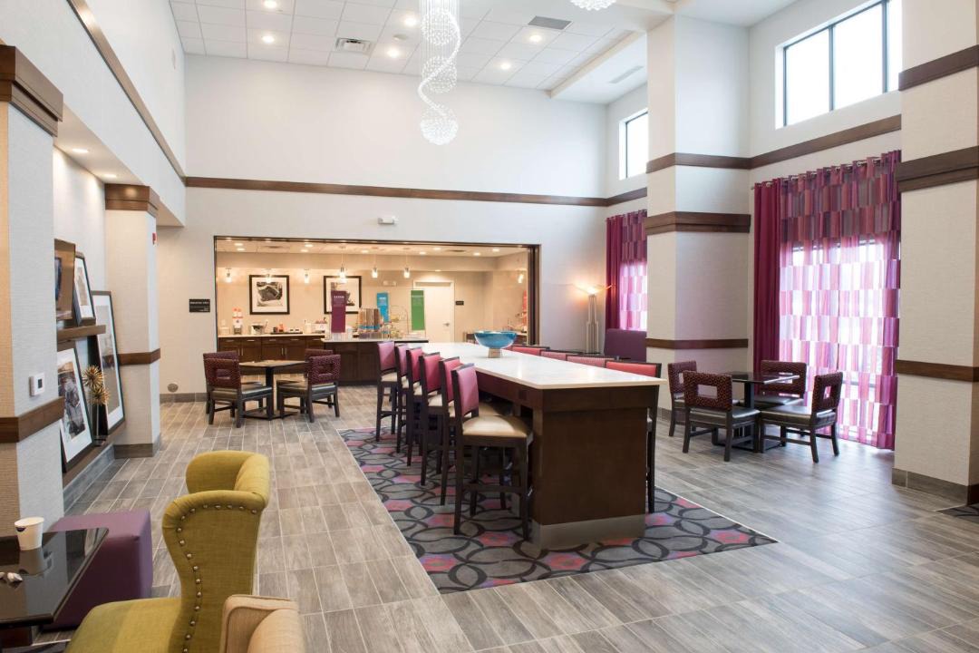 Photo of Livingroom in Bay City
