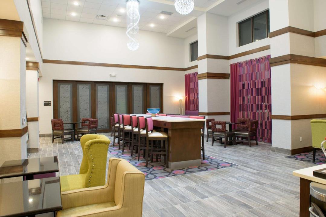 Photo of Livingroom in Bay City