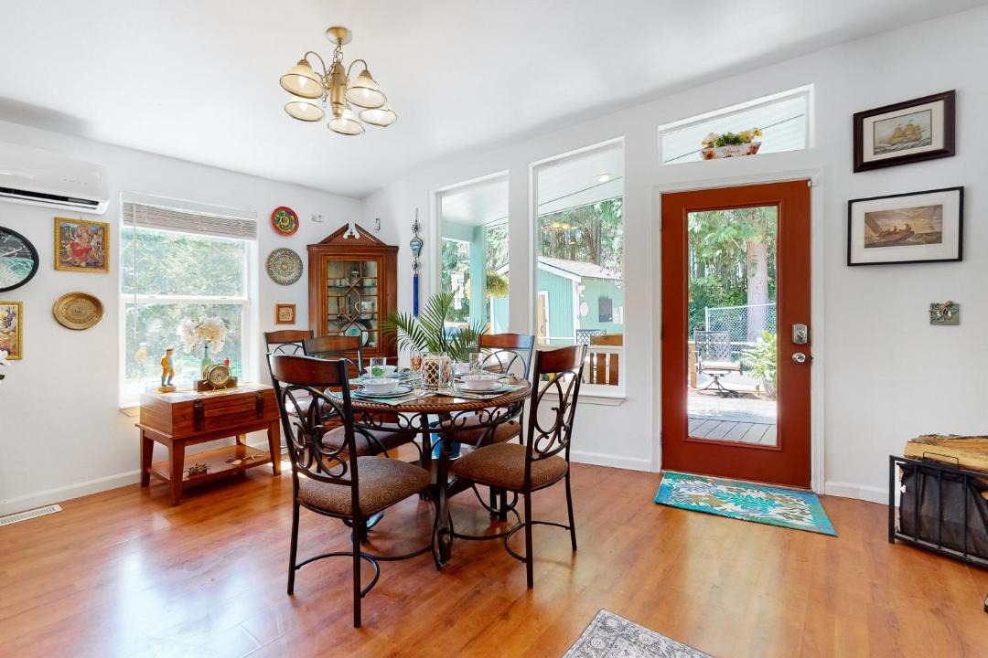 Photo of Livingroom in Longbranch