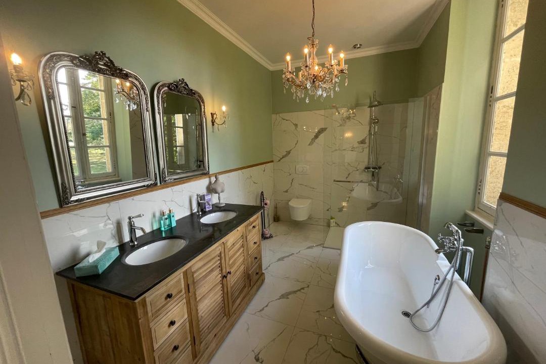 Photo of Bathroom in Bourbon-l'Archambault