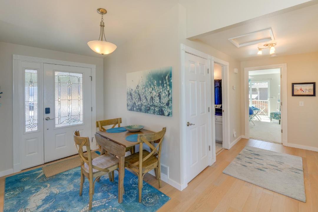 Photo of Livingroom in Oak Harbor