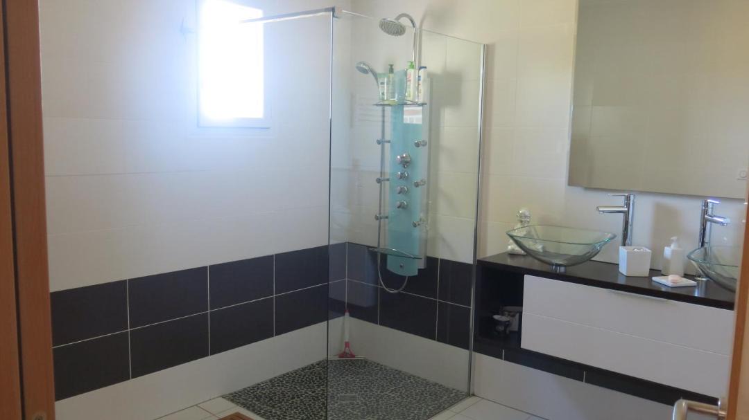 Photo of Bathroom in Roquemaure