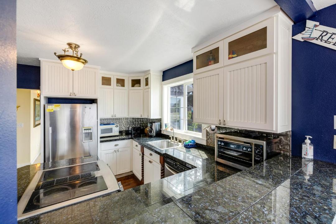 Photo of Kitchen in Depoe Bay