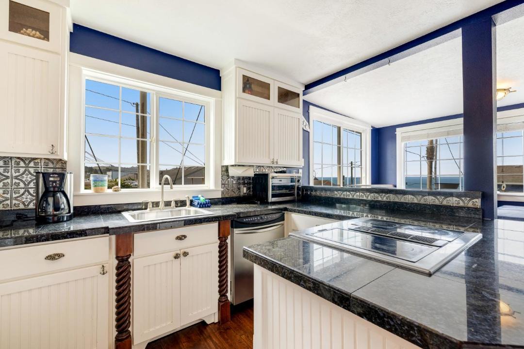 Photo of Kitchen in Depoe Bay