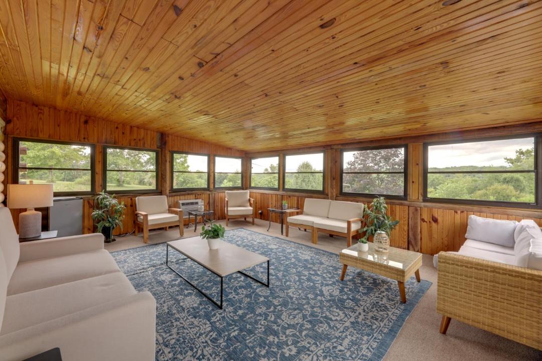 Photo of Livingroom in Brookville