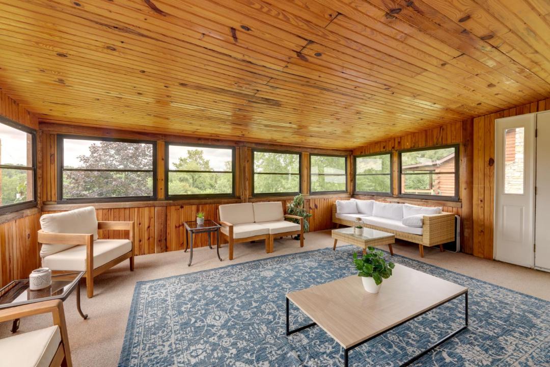Photo of Livingroom in Brookville