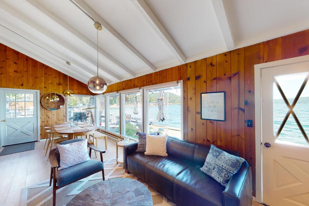 Photo of Livingroom in Hoodsport