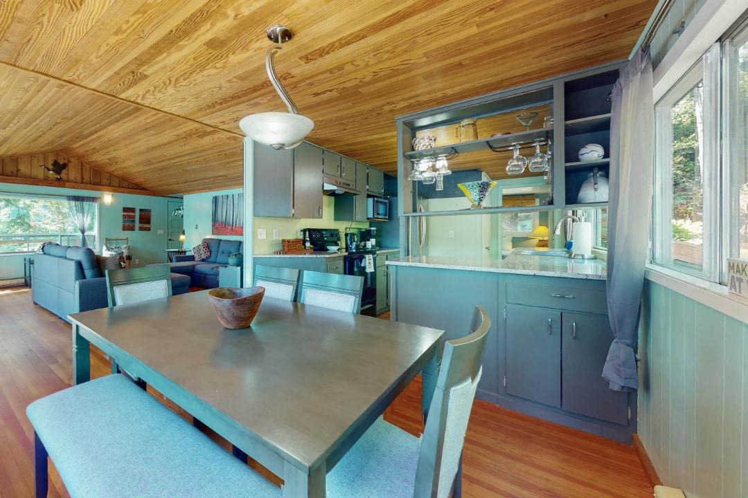 Photo of Livingroom in Grapeview