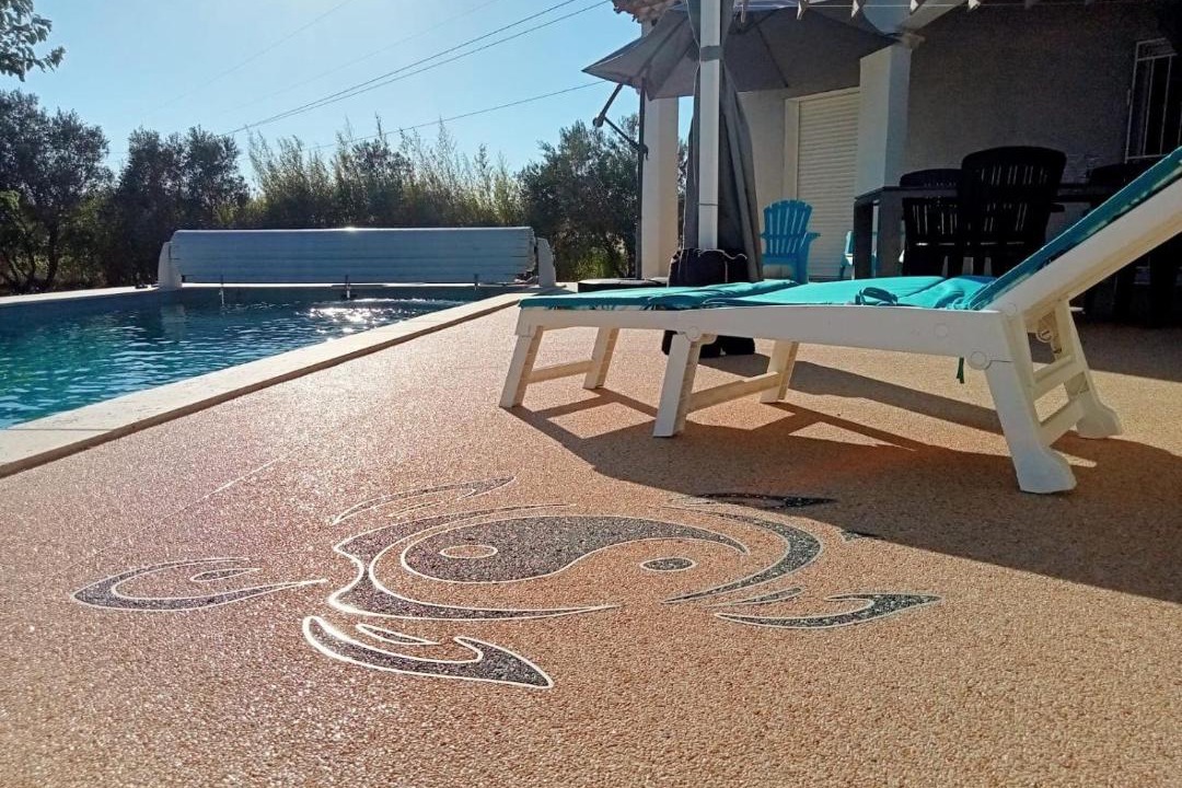 Photo of Others in Jonquieres-Saint-Vincent